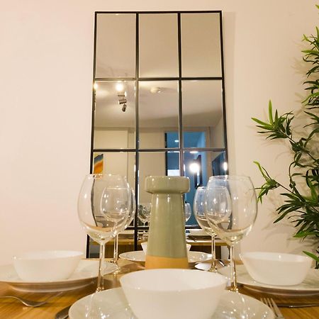 Plenty Of Parking Available; 3 Bedroom Apartment By Property Promise Cardiff Kültér fotó