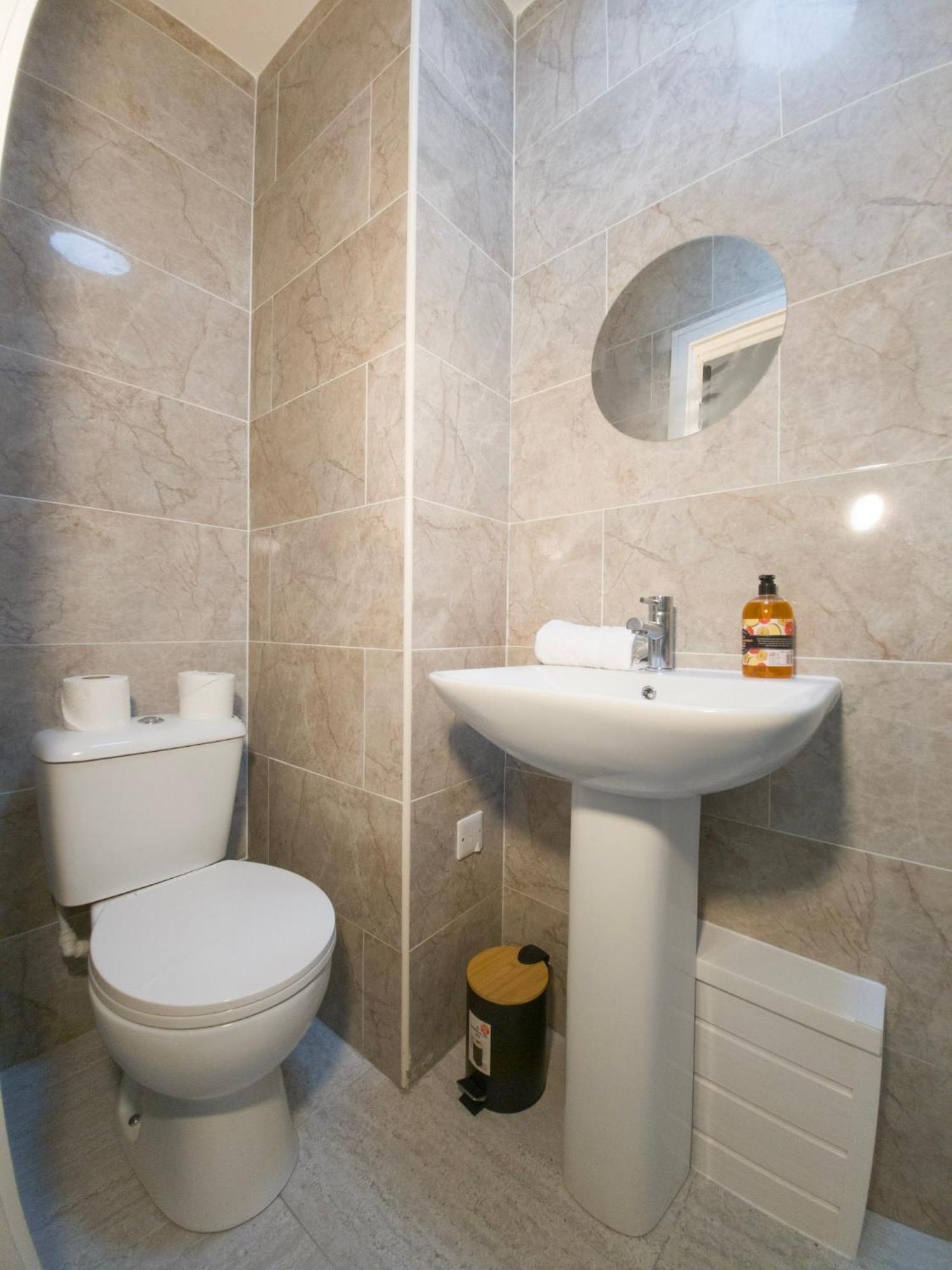 Plenty Of Parking Available; 3 Bedroom Apartment By Property Promise Cardiff Kültér fotó