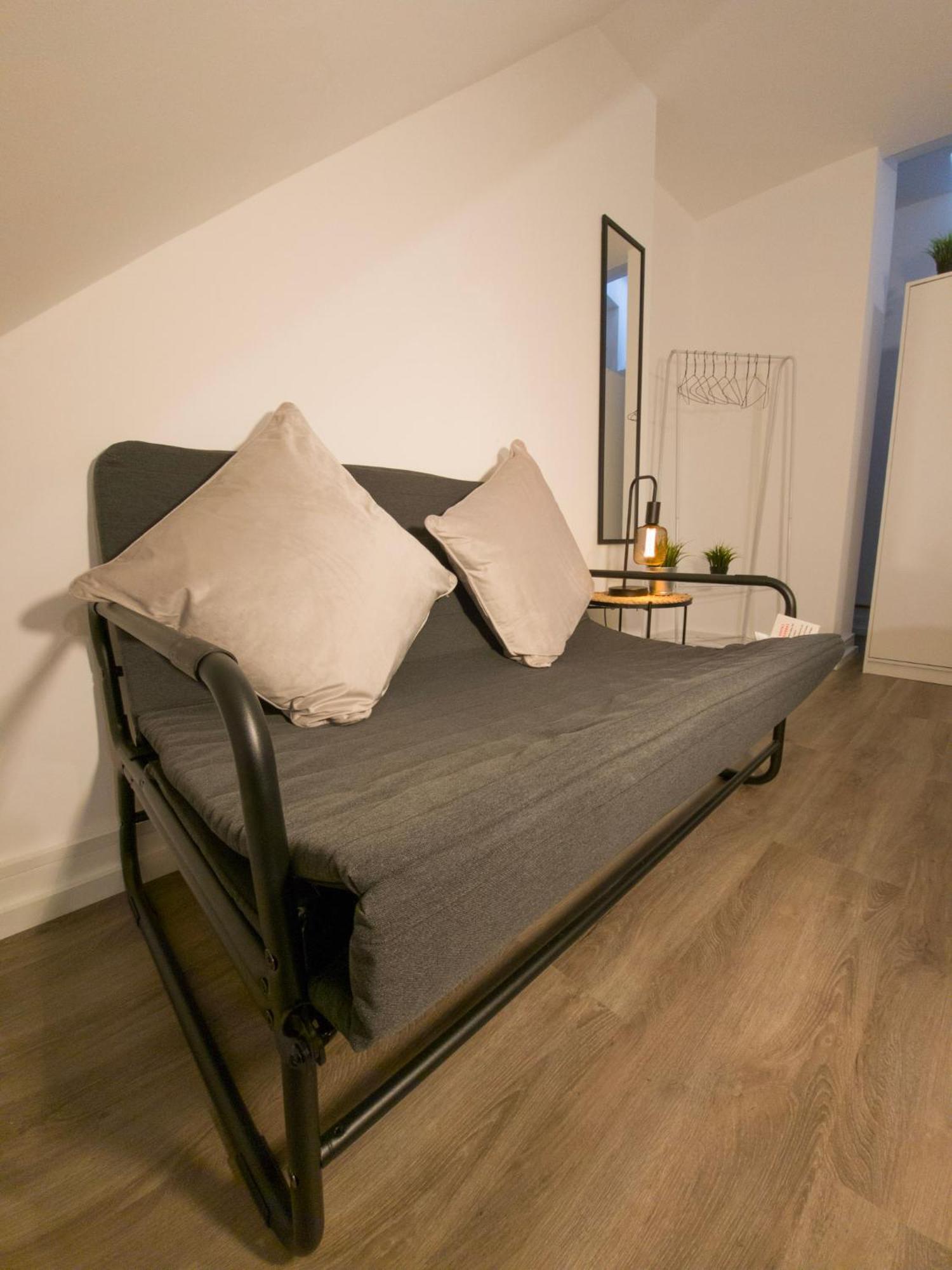 Plenty Of Parking Available; 3 Bedroom Apartment By Property Promise Cardiff Kültér fotó