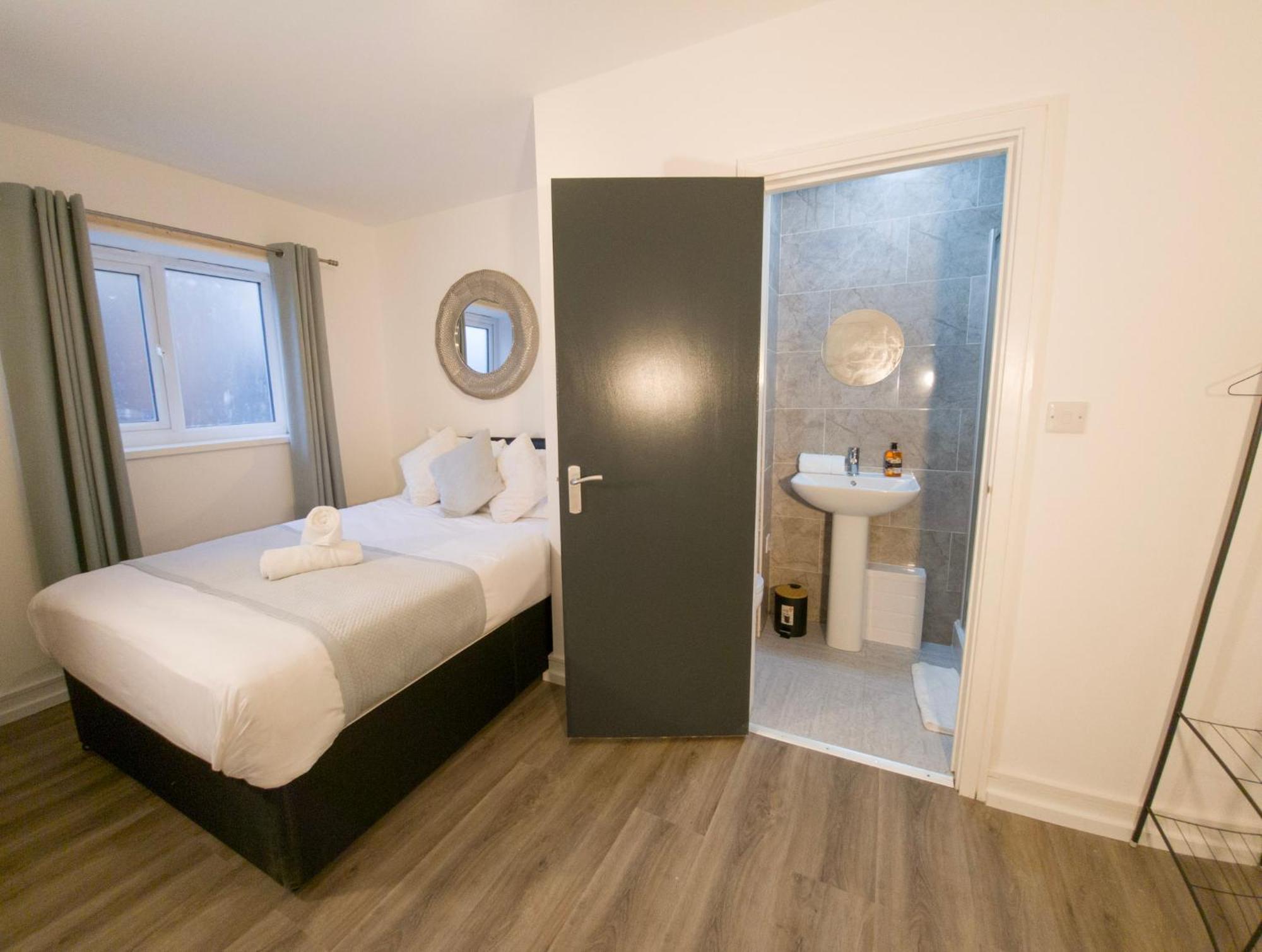 Plenty Of Parking Available; 3 Bedroom Apartment By Property Promise Cardiff Kültér fotó