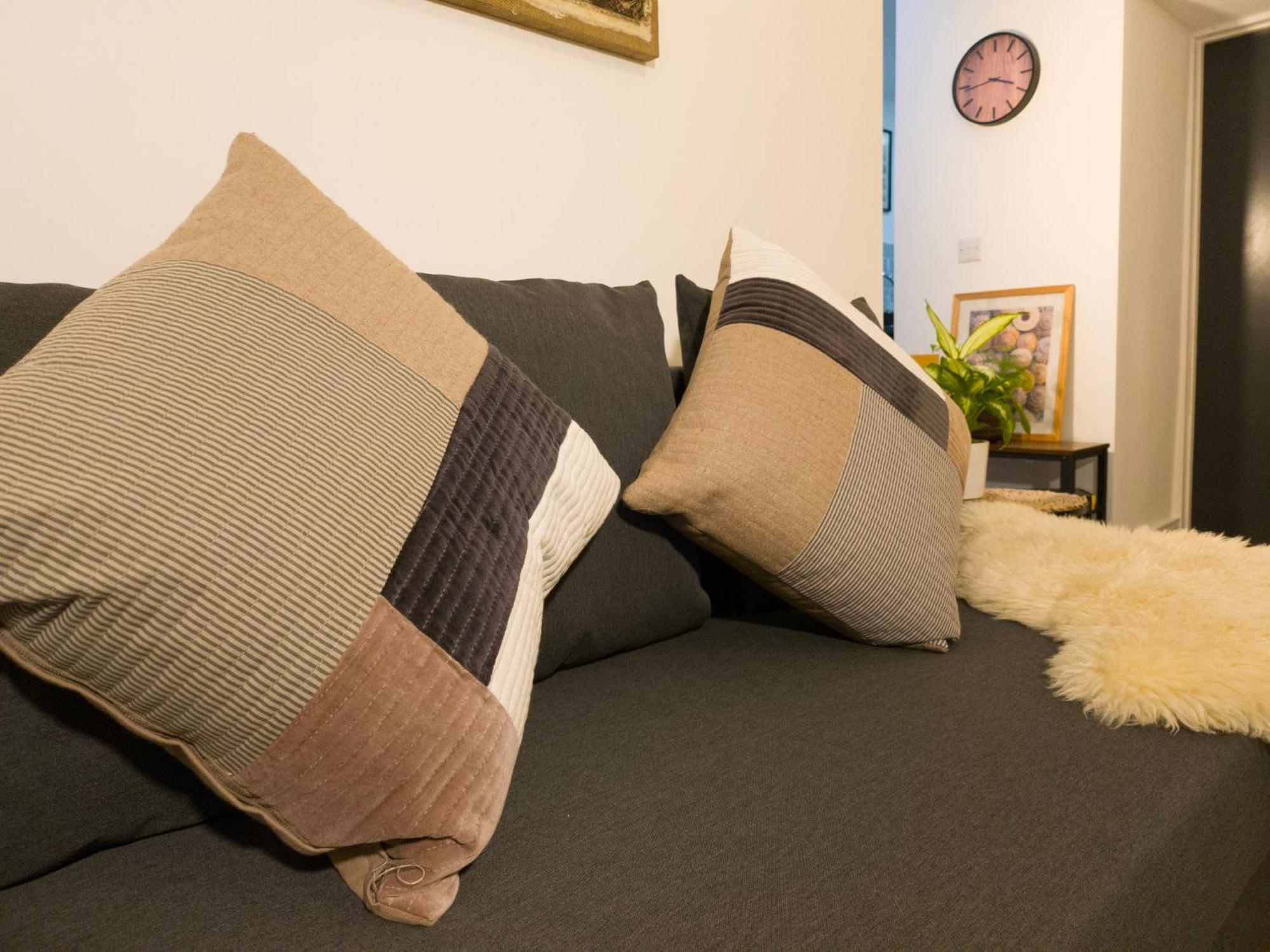 Plenty Of Parking Available; 3 Bedroom Apartment By Property Promise Cardiff Kültér fotó