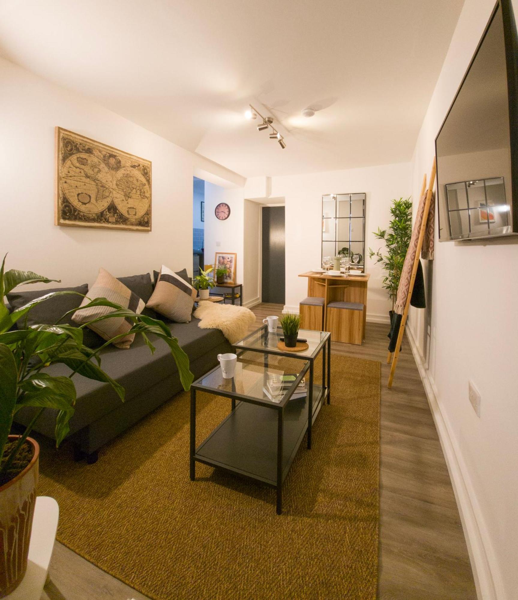 Plenty Of Parking Available; 3 Bedroom Apartment By Property Promise Cardiff Kültér fotó