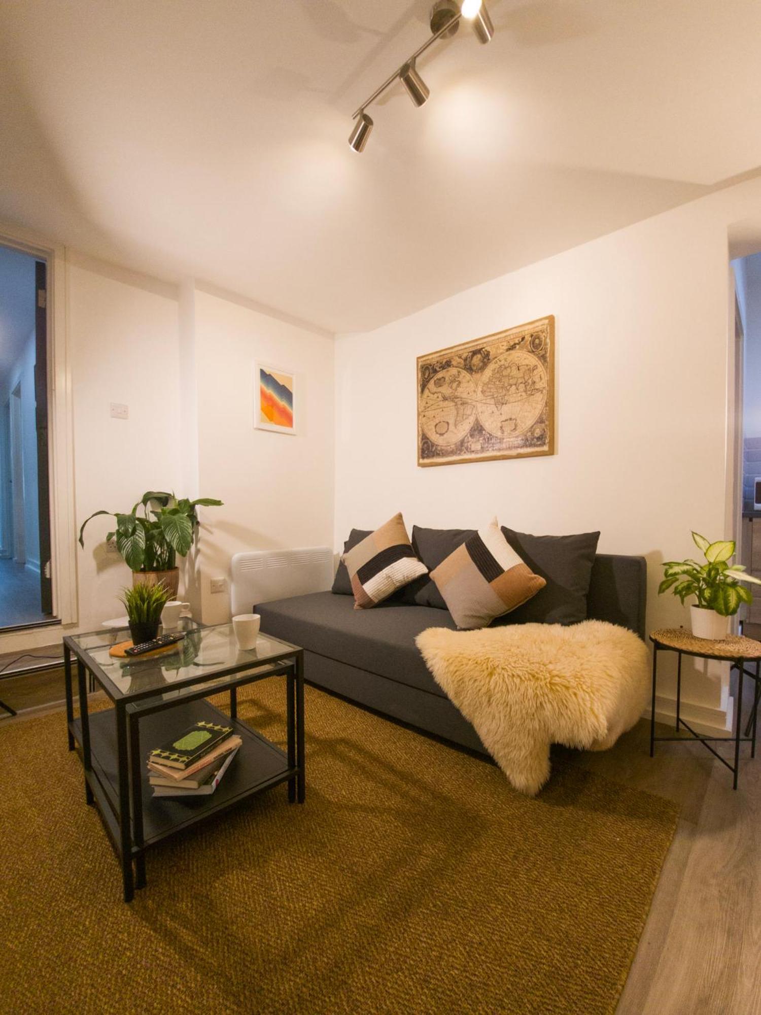 Plenty Of Parking Available; 3 Bedroom Apartment By Property Promise Cardiff Kültér fotó