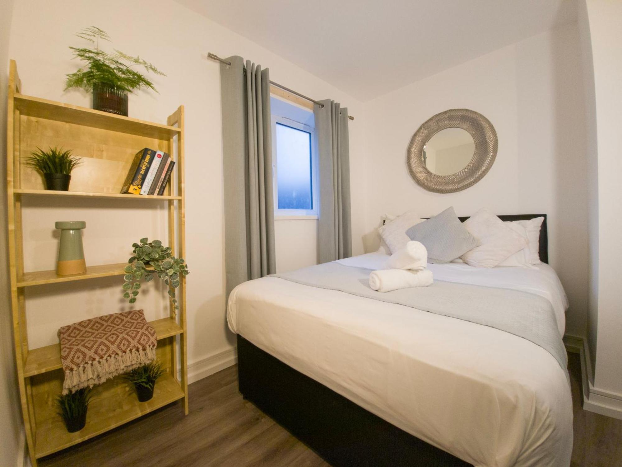 Plenty Of Parking Available; 3 Bedroom Apartment By Property Promise Cardiff Kültér fotó
