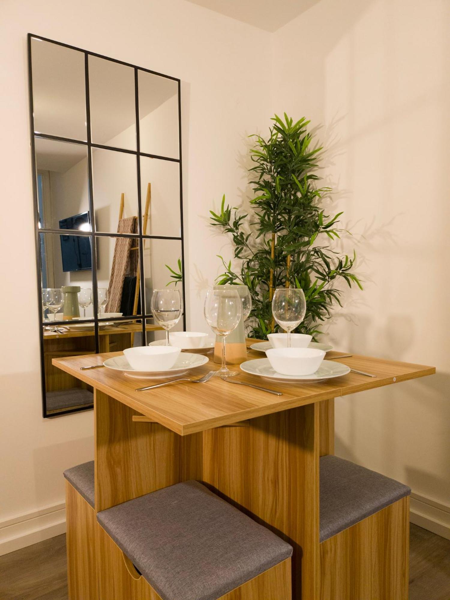 Plenty Of Parking Available; 3 Bedroom Apartment By Property Promise Cardiff Kültér fotó