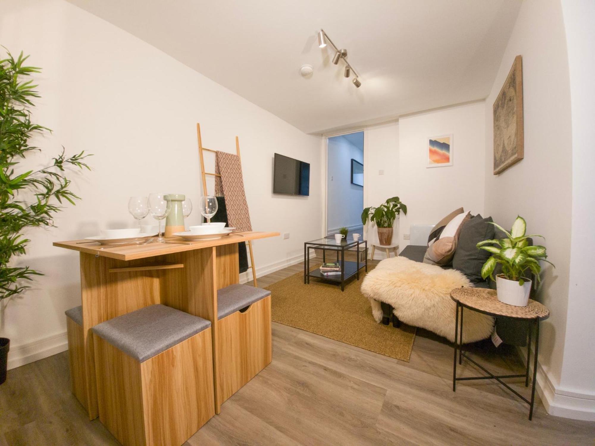 Plenty Of Parking Available; 3 Bedroom Apartment By Property Promise Cardiff Kültér fotó