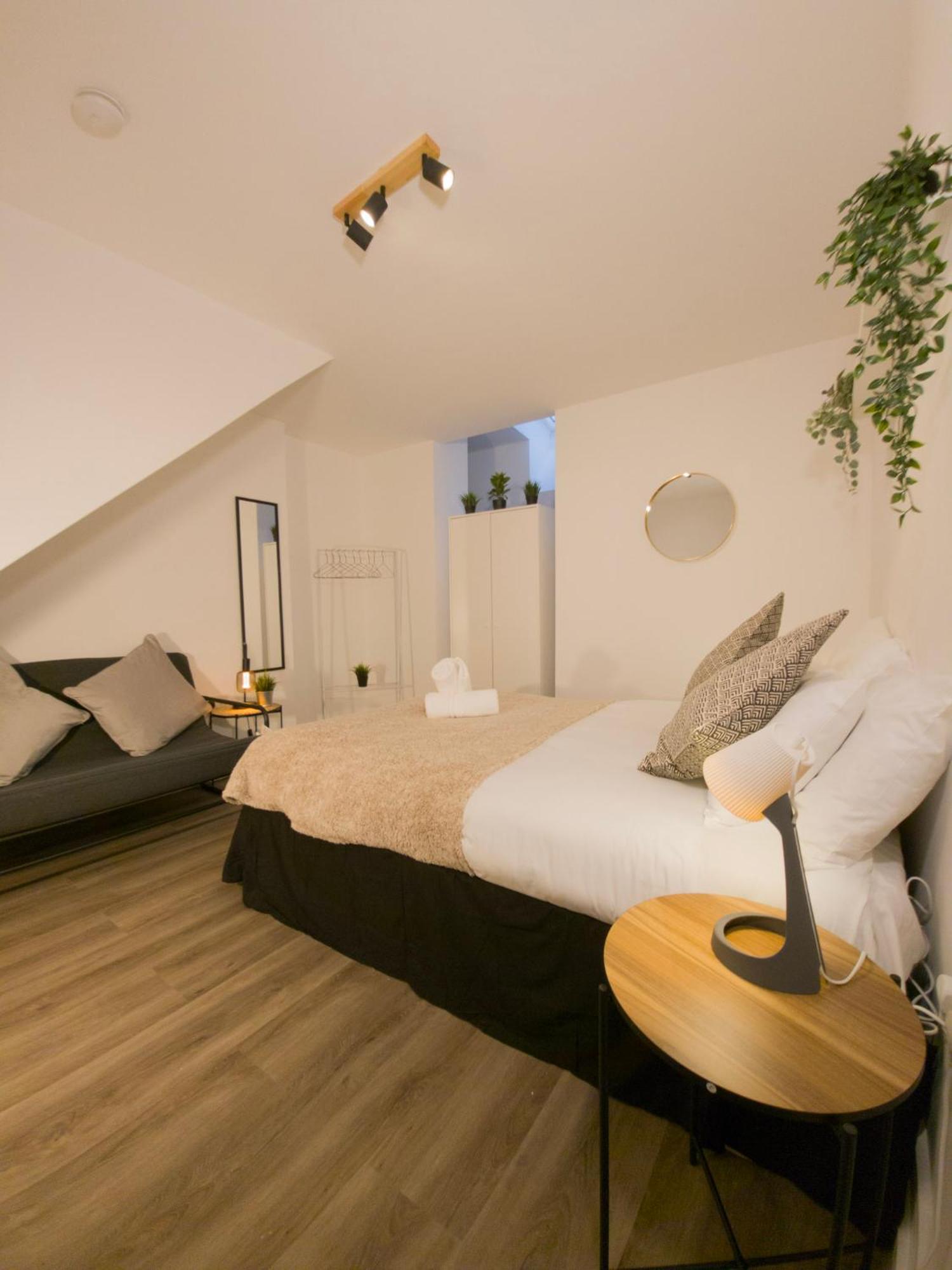 Plenty Of Parking Available; 3 Bedroom Apartment By Property Promise Cardiff Kültér fotó