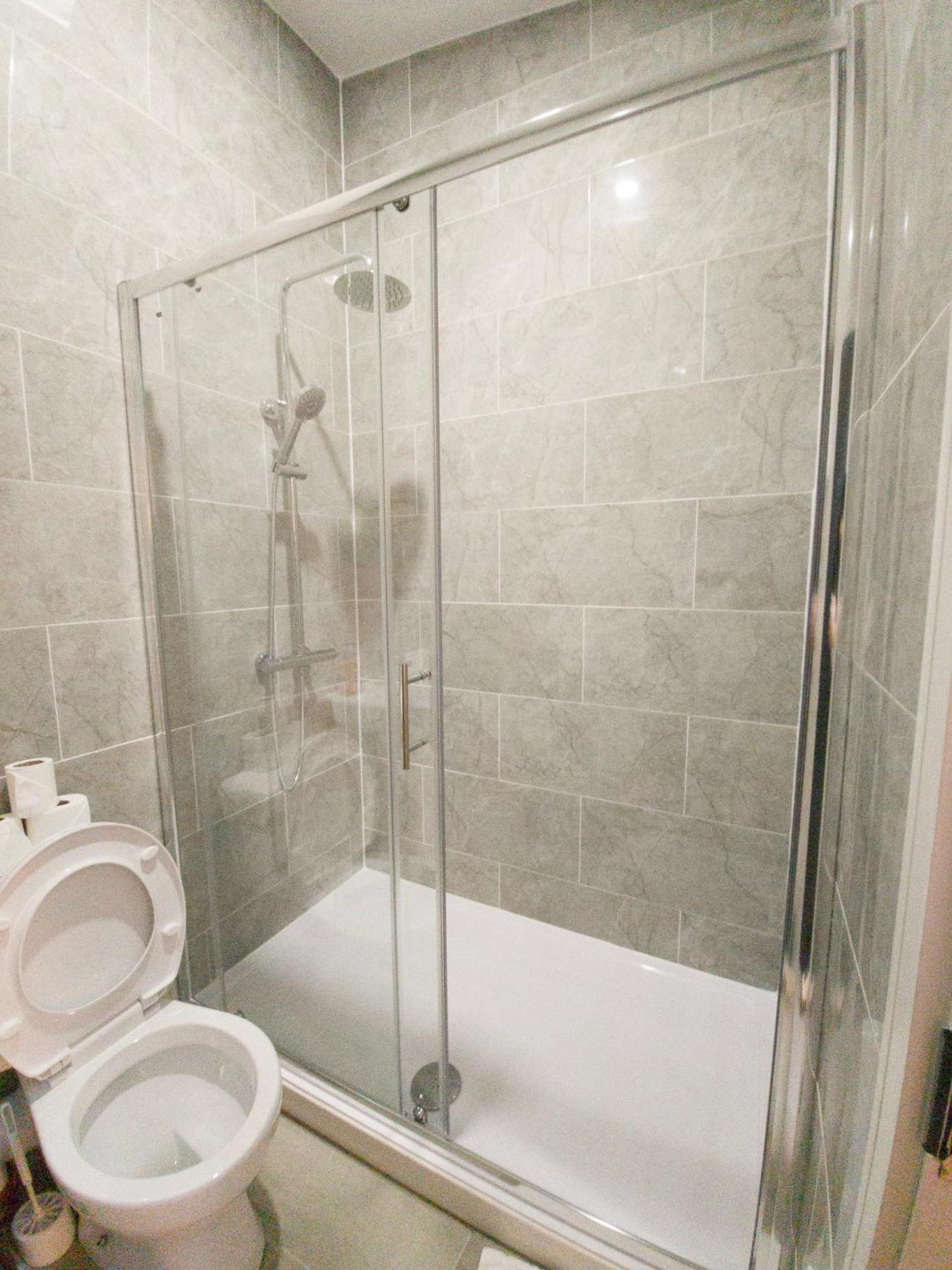 Plenty Of Parking Available; 3 Bedroom Apartment By Property Promise Cardiff Kültér fotó