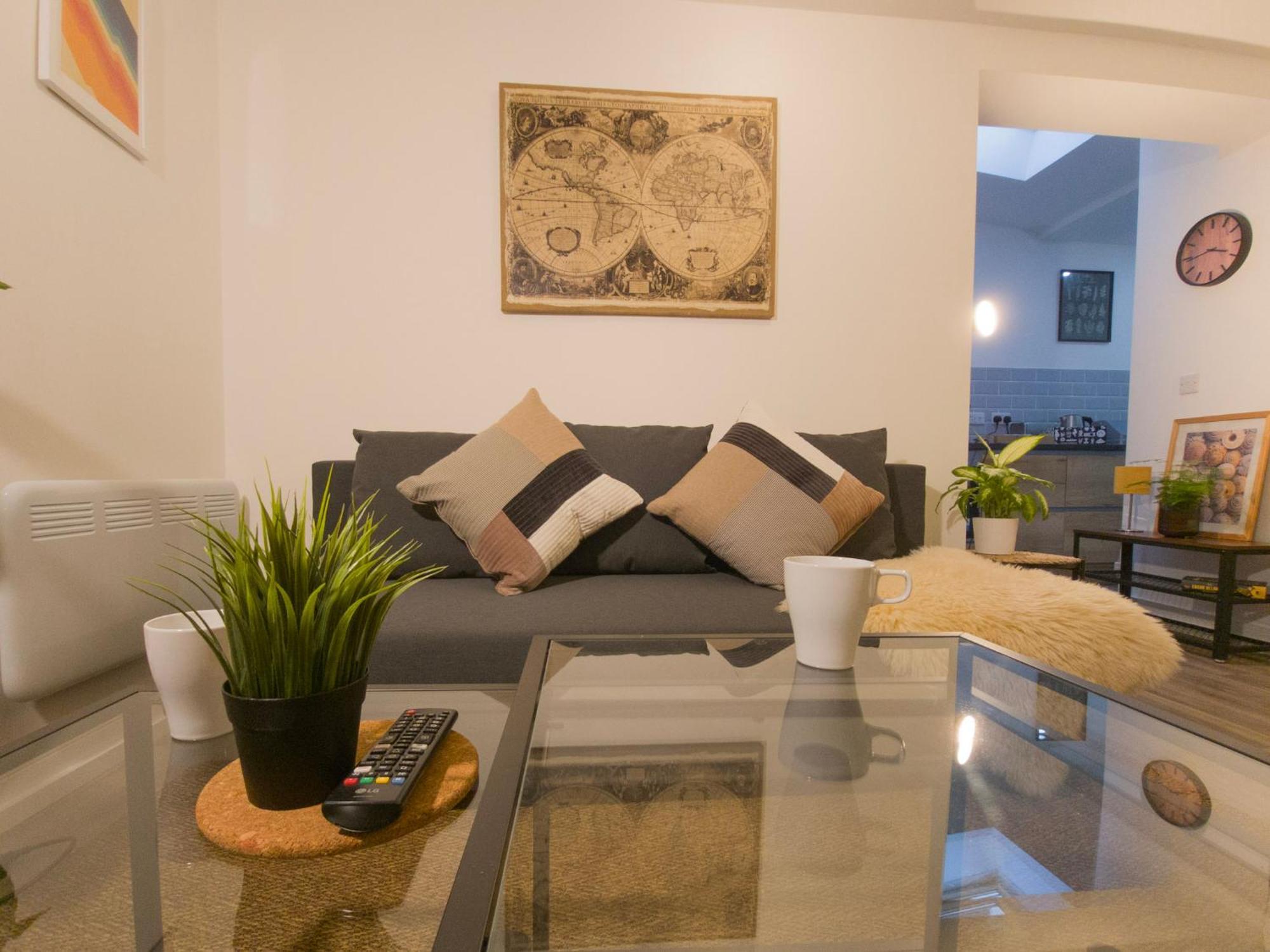 Plenty Of Parking Available; 3 Bedroom Apartment By Property Promise Cardiff Kültér fotó