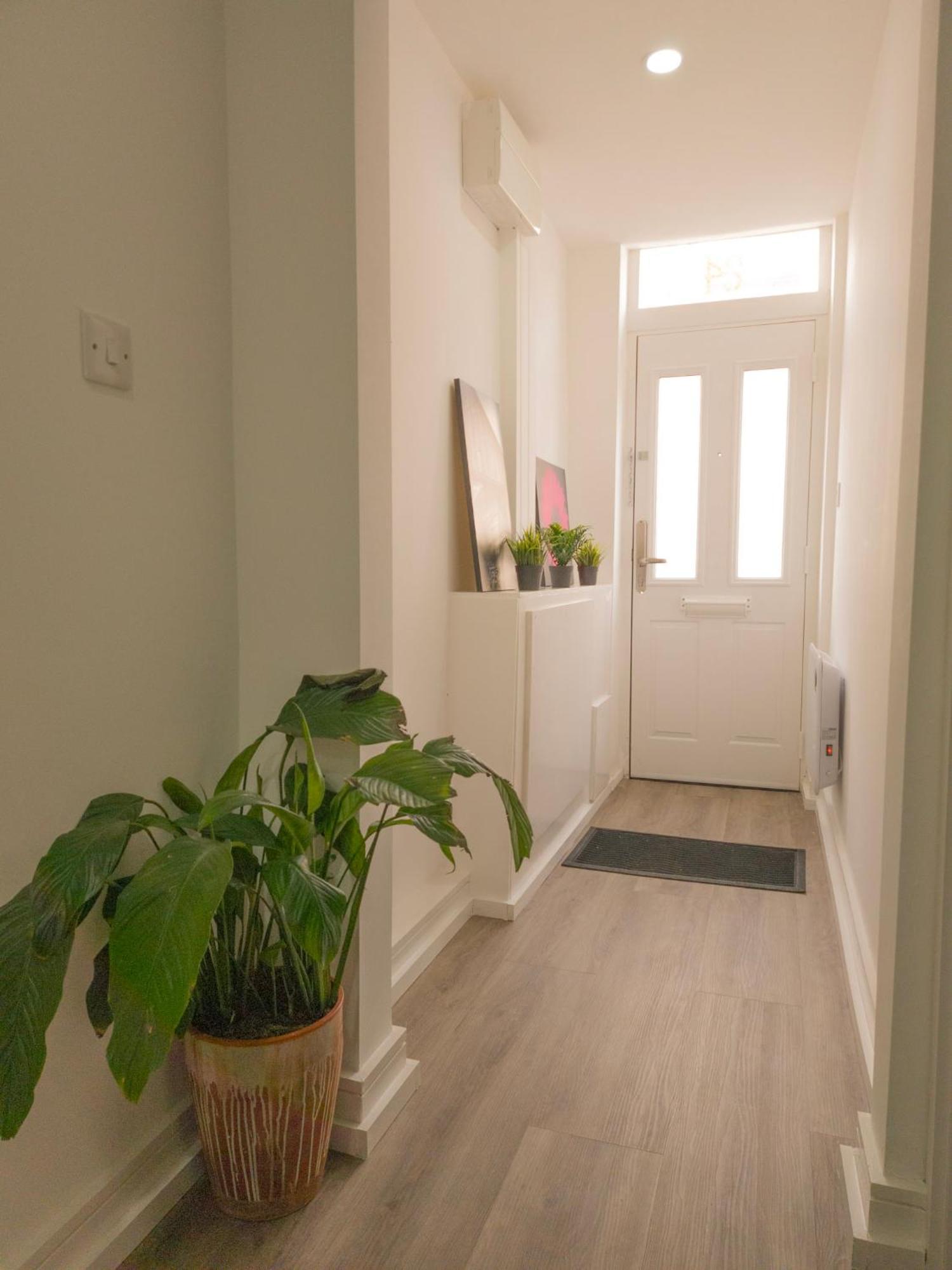 Plenty Of Parking Available; 3 Bedroom Apartment By Property Promise Cardiff Kültér fotó