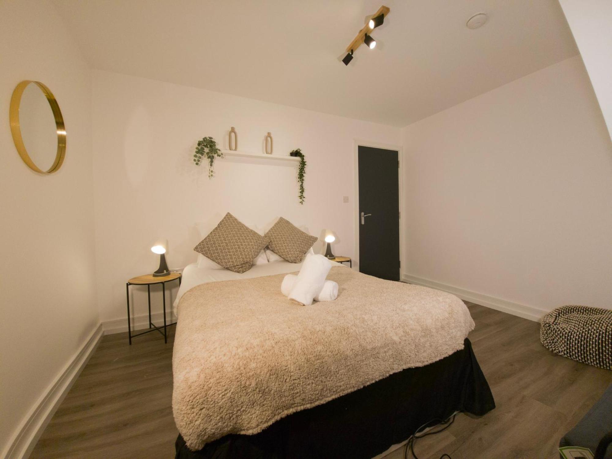 Plenty Of Parking Available; 3 Bedroom Apartment By Property Promise Cardiff Kültér fotó